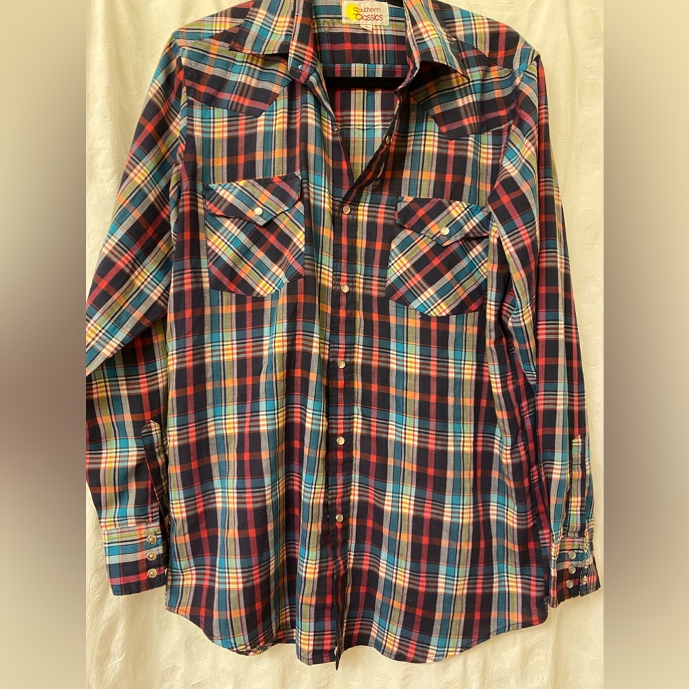Size medium western , snap button shirt.